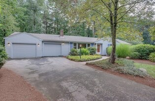31 Hayden Ln in Bedford, MA - Building Photo