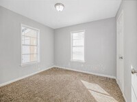 4319 Chapman St photo'