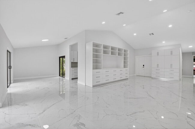 6545 Las Flores Dr