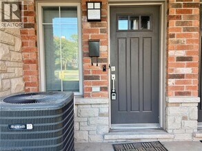 362 Plains Rd E in Burlington, ON - Building Photo - Building Photo