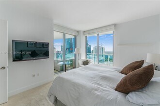 1331 Brickell Bay Dr in Miami, FL - Building Photo - Building Photo