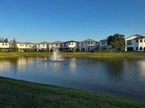 10464 NW 70th Ln in Doral, FL - Building Photo - Building Photo