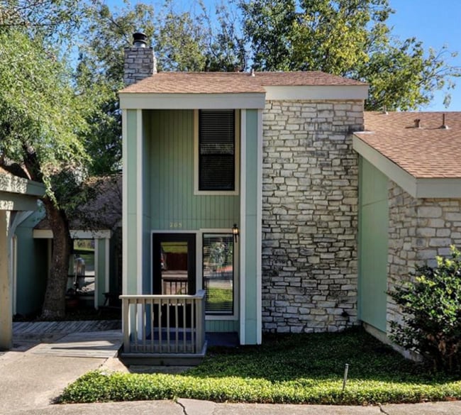 property at 500 Hesters Crossing Rd