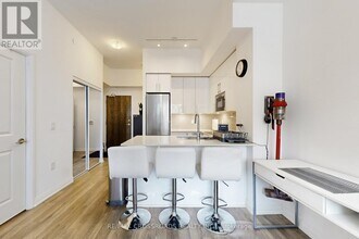 99 Eagle Rock Way in Vaughan, ON - Building Photo - Building Photo