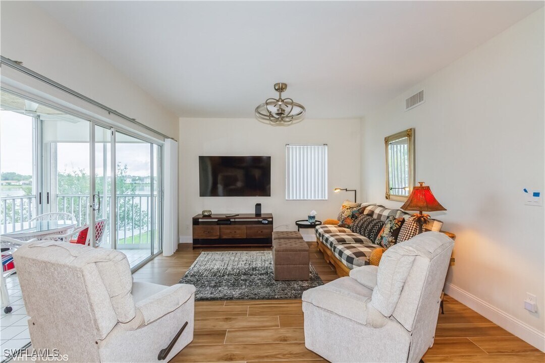 2671 Citrus Lake Dr in Naples, FL - Foto de edificio