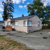 8420 S Tacoma Way in Lakewood, WA - Building Photo