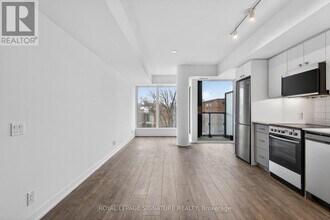 2 Manderley Dr in Toronto, ON - Building Photo - Building Photo