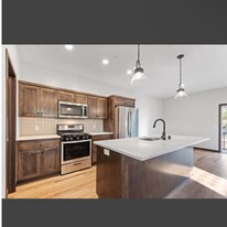 10277 3rd St NE in Blaine, MN - Building Photo