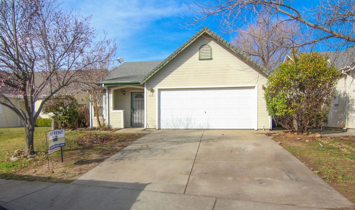 2086 Mansfield Ct in Chico, CA - Building Photo