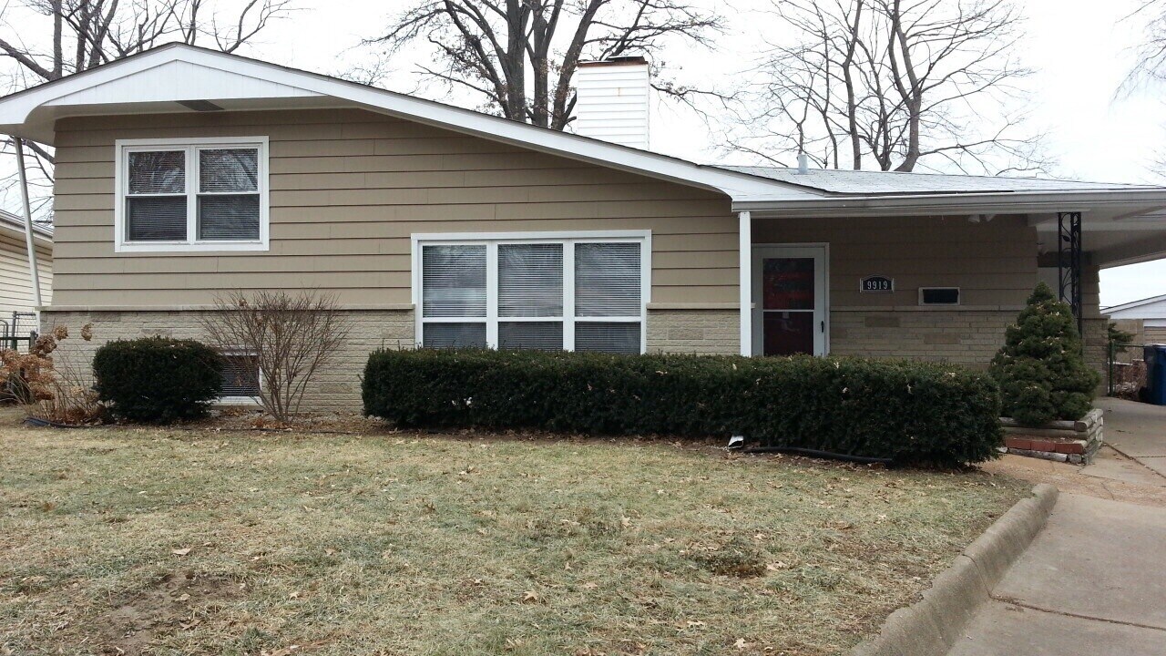9919 Charm Ct in St. Louis, MO - Building Photo