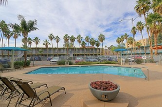 Riviera Palms in Tempe, AZ - Foto de edificio - Building Photo