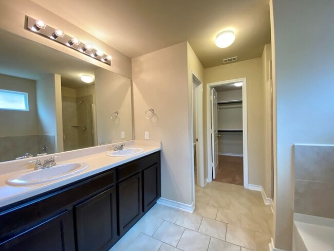 7402 Equinox Corner in San Antonio, TX - Building Photo - Building Photo