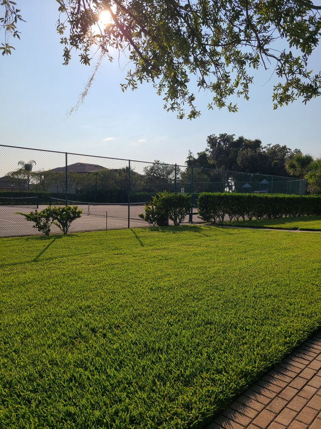 745 Marsh Reed Dr in Oakland, FL - Building Photo - Building Photo
