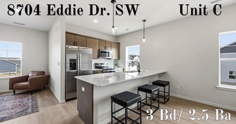 8704 America Dr SW in Cedar Rapids, IA - Building Photo