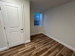 376 Colchester Ave, Unit Studio in Burlington, VT - Foto de edificio - Building Photo