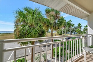 611 Destiny Dr in Ruskin, FL - Building Photo