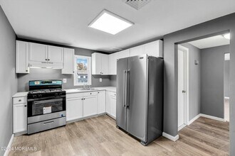 211 Delaware Ave, Unit 2 in Cliffwood, NJ - Building Photo - Building Photo