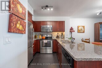 19 Grand Trunk Crescent in Toronto, ON - Building Photo - Building Photo