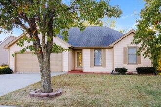 411 W 10th St in Kearney, MO - Building Photo - Building Photo