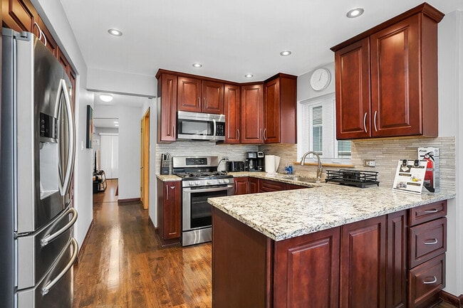 6059 W 64th St in Chicago, IL - Building Photo - Building Photo
