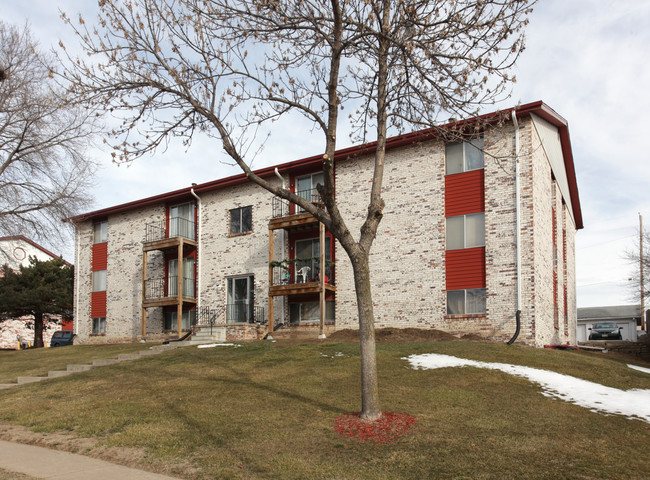 Williamsburg Apartments in Omaha, NE - Building Photo - Building Photo