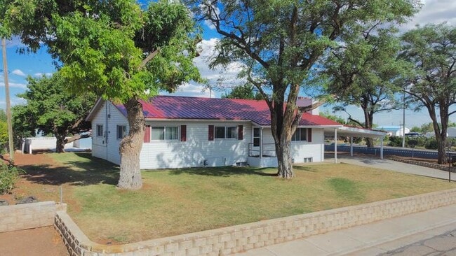 487 S 100 E in Blanding, UT - Building Photo - Building Photo