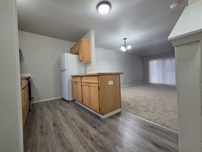 243 Norpoint Way NE in Tacoma, WA - Building Photo - Building Photo