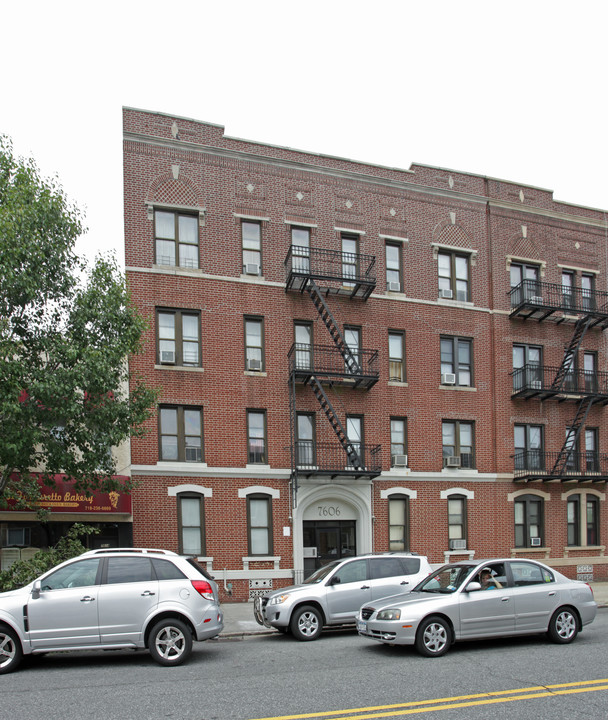 7606 17th Ave in Brooklyn, NY - Foto de edificio