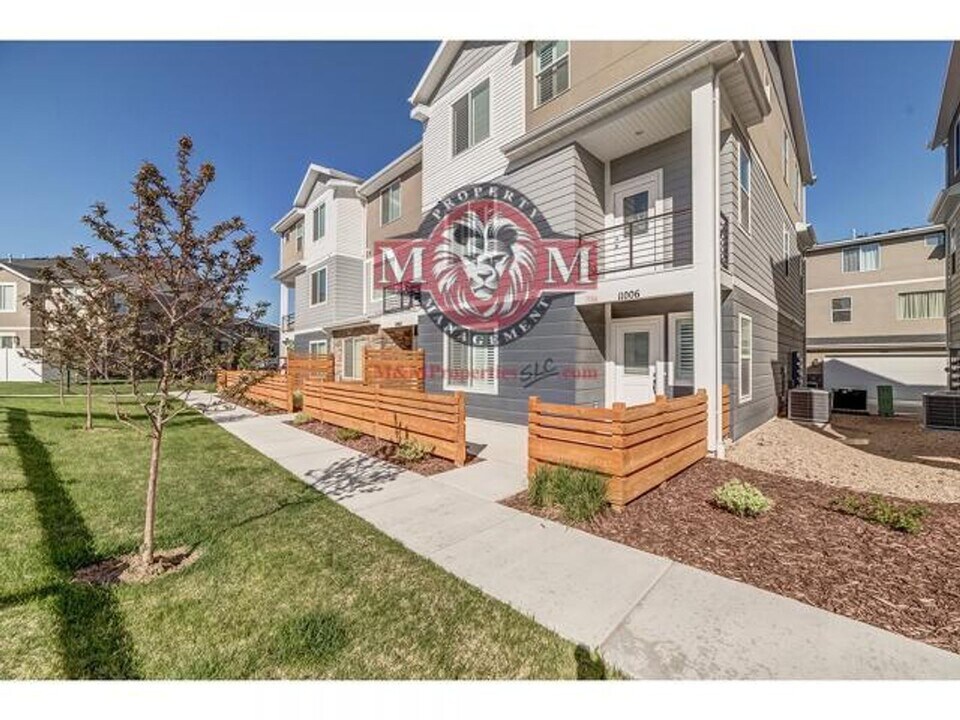 11006 Harvest Pointe Dr in South Jordan, UT - Building Photo