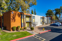 Villatree Apartments in Tempe, AZ - Foto de edificio - Building Photo