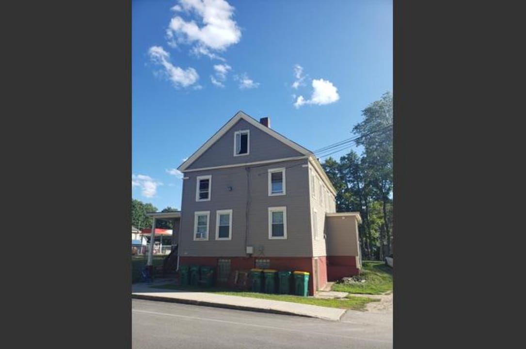 163 Autumn St, Unit C in Rochester, NH - Building Photo