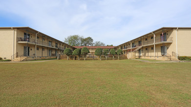 TriWood Apartments in Decatur, AL - Foto de edificio - Building Photo