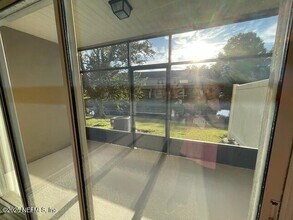 13026 Sunset Lake Dr in Jacksonville, FL - Building Photo - Building Photo