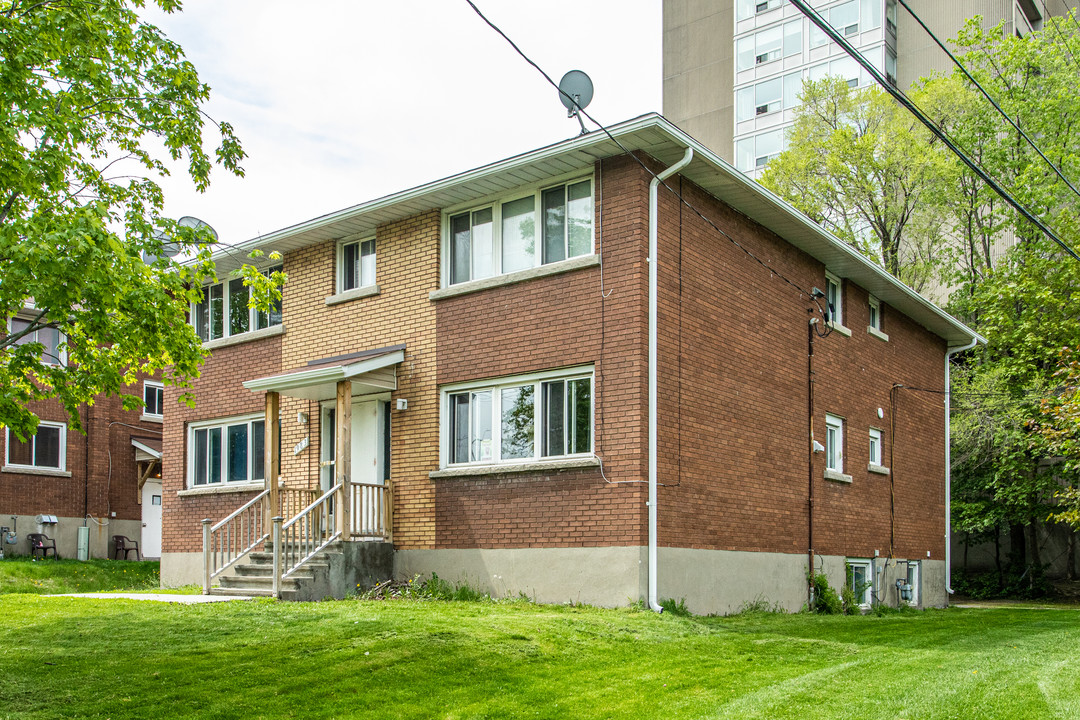 1983 Bromley Rd in Ottawa, ON - Building Photo