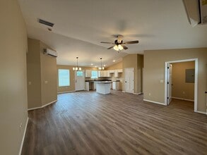1290 Evergreen Ave in Hollister, MO - Building Photo - Building Photo