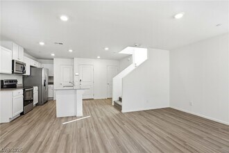 6913 Stafford Hl St in Las Vegas, NV - Building Photo - Building Photo