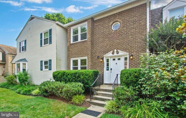 7862 Heatherton Ln in Potomac, MD - Building Photo - Building Photo