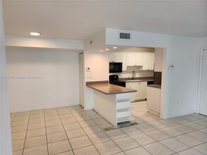 451 NE 207th Ln in Miami, FL - Building Photo - Building Photo