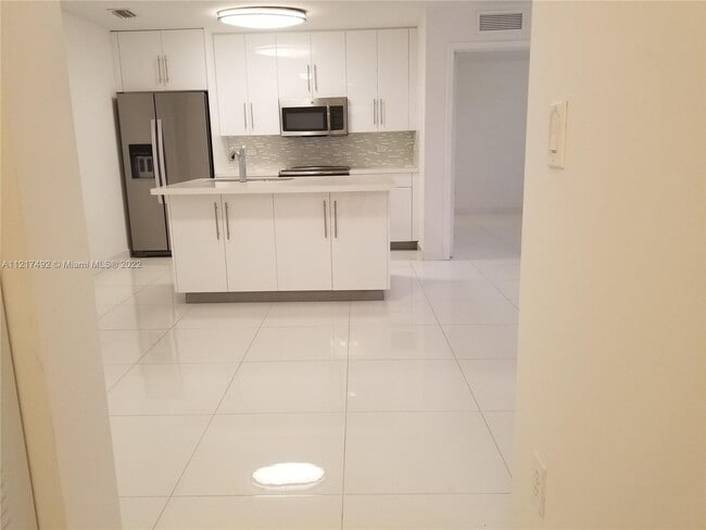 2651 NE 212th Ter, Unit 103 in Miami, FL - Building Photo - Building Photo