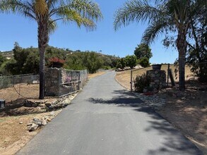 27847 Valley Center Rd in Valley Center, CA - Building Photo - Building Photo