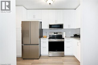 8 Buss Ct in Thorold, ON - Building Photo - Building Photo