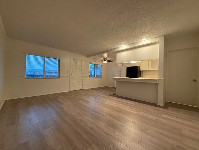 New Orleans II in Hawthorne, CA - Building Photo - Interior Photo