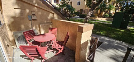 3927 Nobel Dr in San Diego, CA - Building Photo - Building Photo