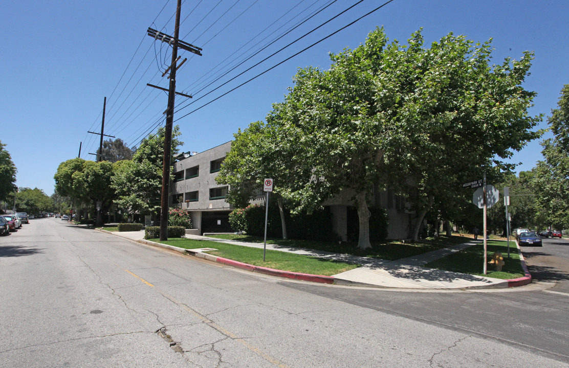 Dar Anton in Sherman Oaks, CA - Building Photo