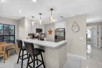 2320 Treasure Isle Dr in West Palm Beach, FL - Building Photo - Building Photo