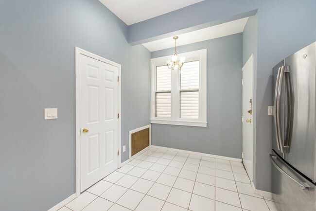 205 Hutton St in Jersey City, NJ - Building Photo - Building Photo