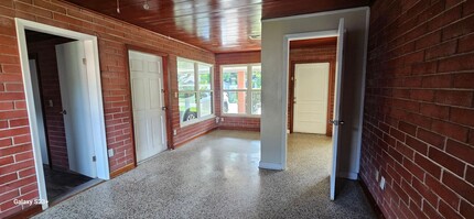 112 N Oakland St in Leesburg, FL - Foto de edificio - Building Photo