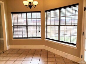 16 Wisteria Ave in McAllen, TX - Building Photo - Building Photo