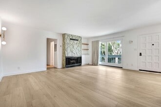 2107 Montana Ave in Santa Monica, CA - Building Photo - Building Photo