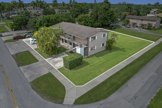 1302 NE 1st Ave in Homestead, FL - Building Photo - Building Photo